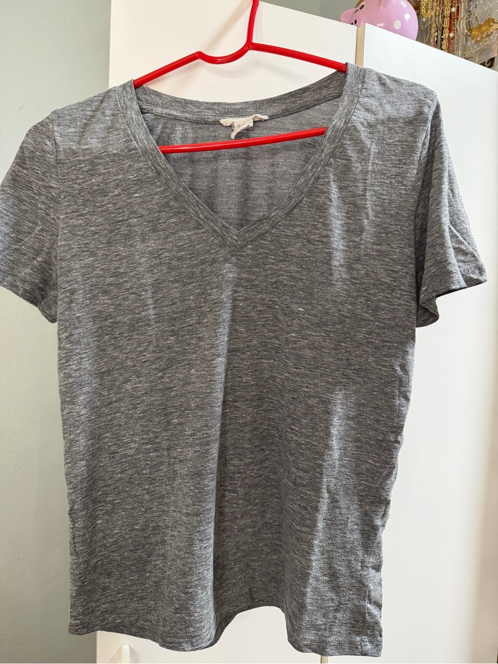 Forever 21 Heather Gray V-Neck Short Sleeve Tee